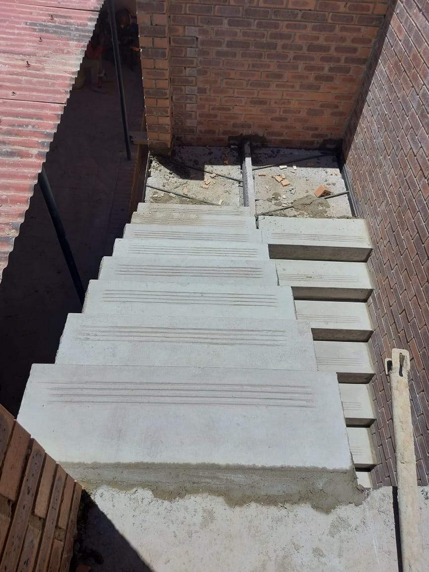 Concrete steps with reeded finish
